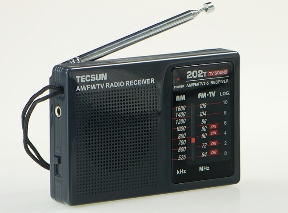 TECSUN R 202T FM AM TV Radio receiver Mini portable size simple to control Economic battery