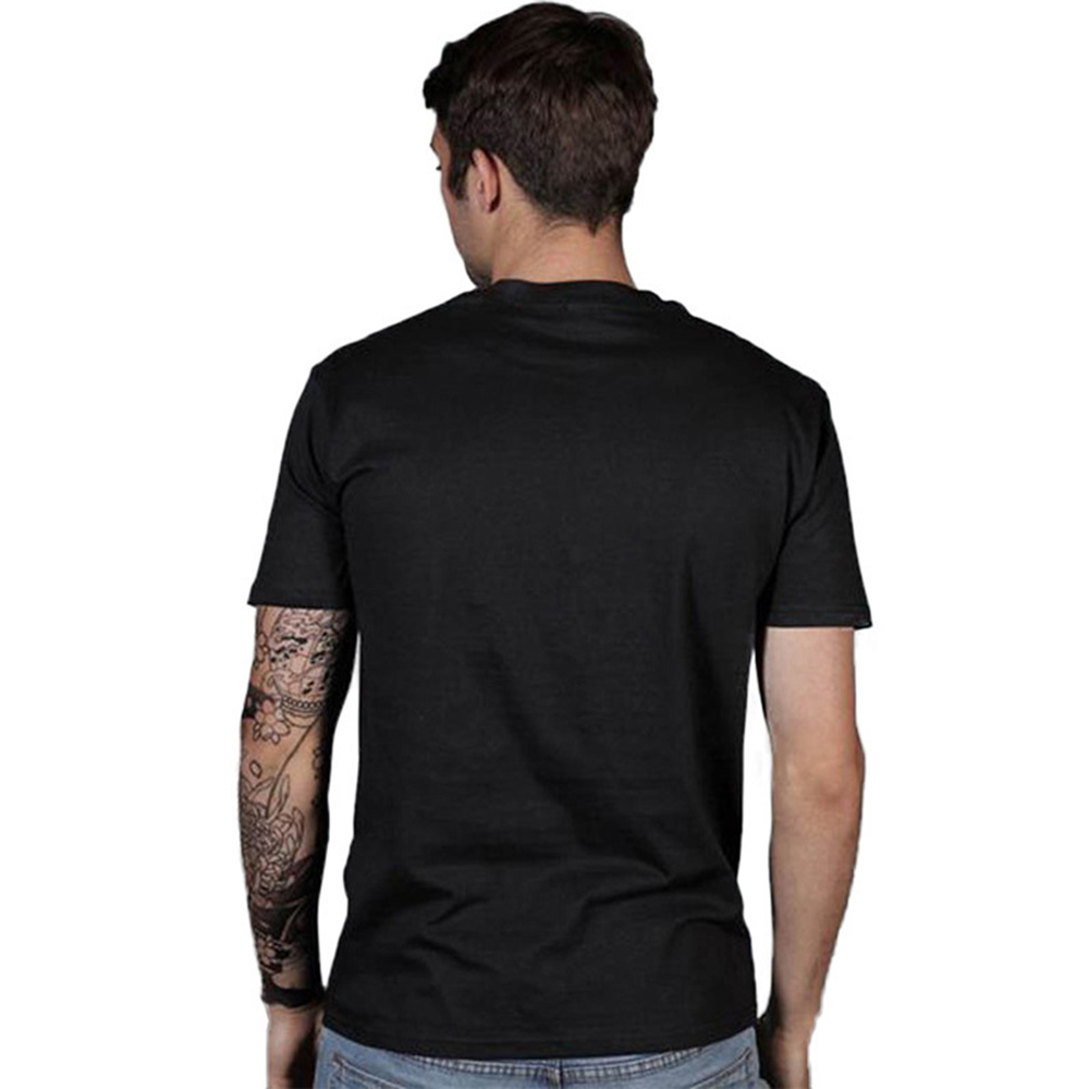 Черная футболка мужская спина