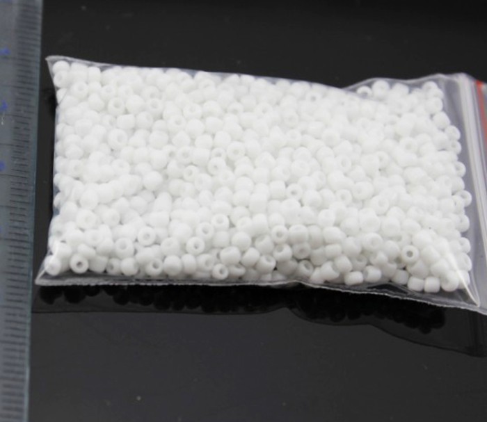 Description Picture 4 of item16g 1000pcs 2mm 12/0 White Solid Color Opaque Round Loose Spacer Beads Cezch Glass Seed Beads Jewelry Making DIY Garment Bead