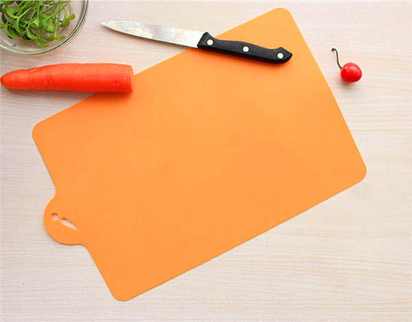 Candy-color-Flexible-thin-chopping-board-portable-cutting-board-Necessary-to-go-out-for-a-picnic (2)
