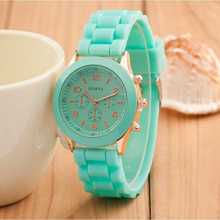 Fashion high quality Geneva Unisex Quartz watch 15 color men women Analog wristwatches Sports Silicone watches
