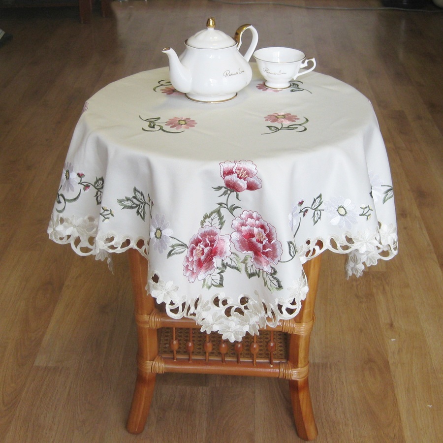 New Hot Elegant Design Polyester Satin Embroidery Floral Tablecloth