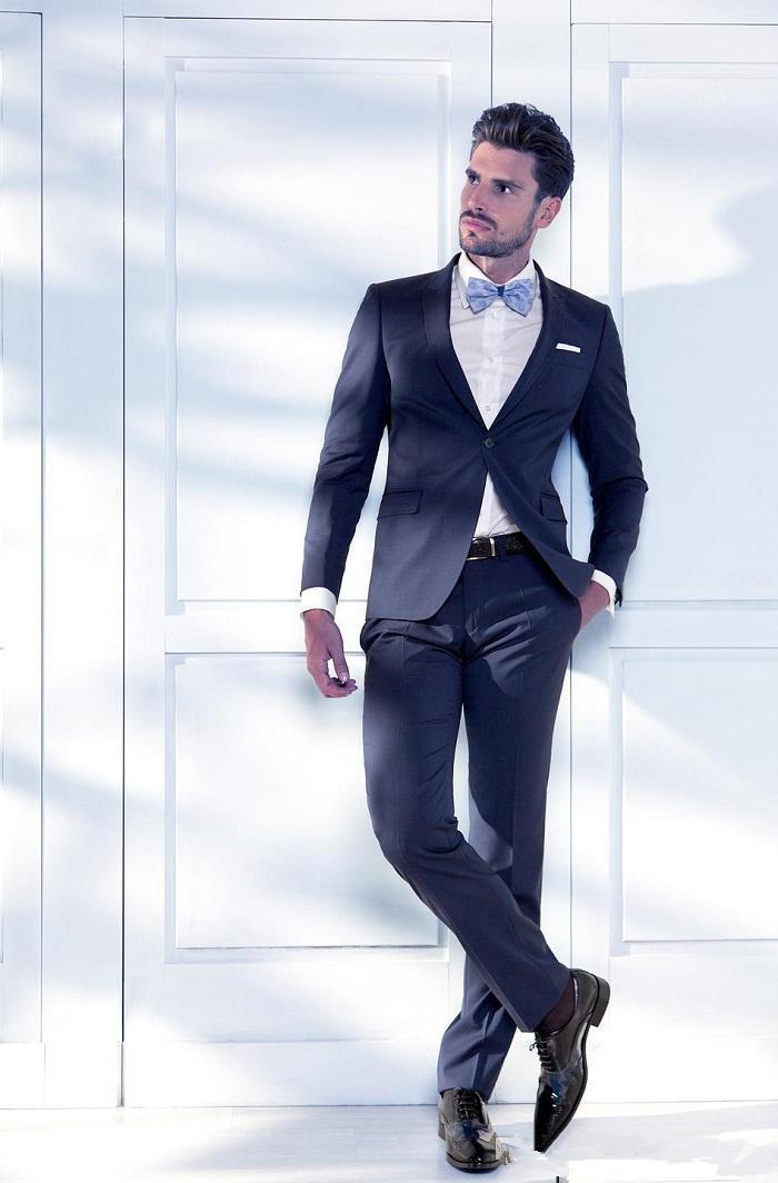 Having trouble using this site with a screen reader or any other Accessible technology? Like the best in modern design, his suit is simple and streamlined, perfectly crafted. That's the look you want. Photo: Eric Ray Davidson. 2. More Than Ever, It's About Fit.