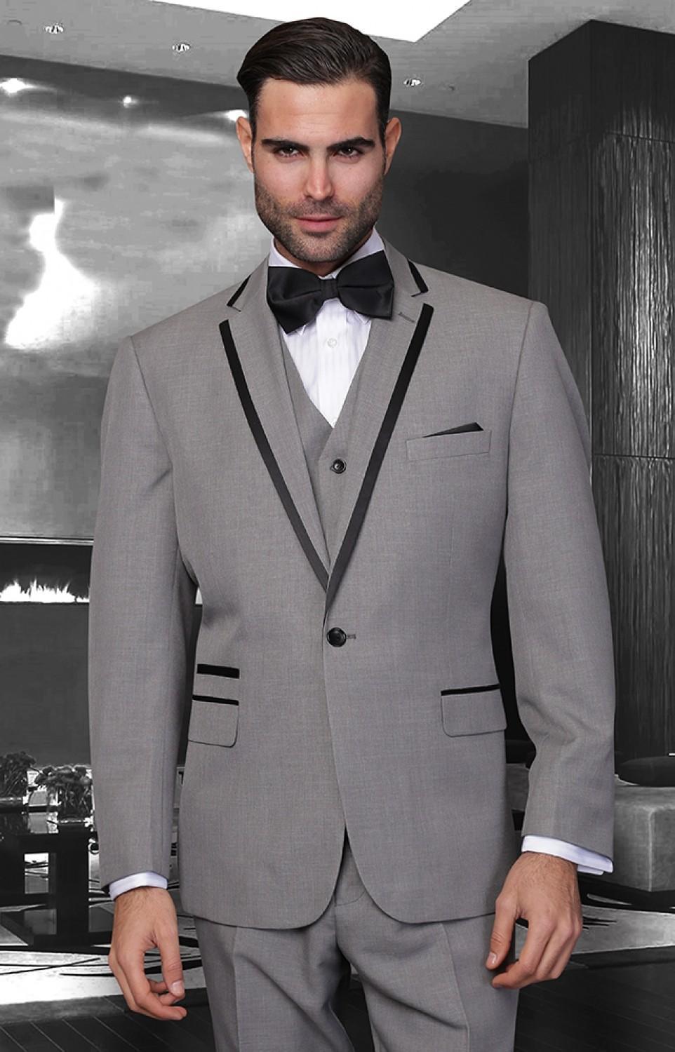 NUESTRA COLECCIÓN Accesorios para trajes de novio modernos y clásicos. Dependiendo de la temática de la boda, los colores de la novia y la formalidad del evento, el novio deberá elegir correctamente sus accesorios.