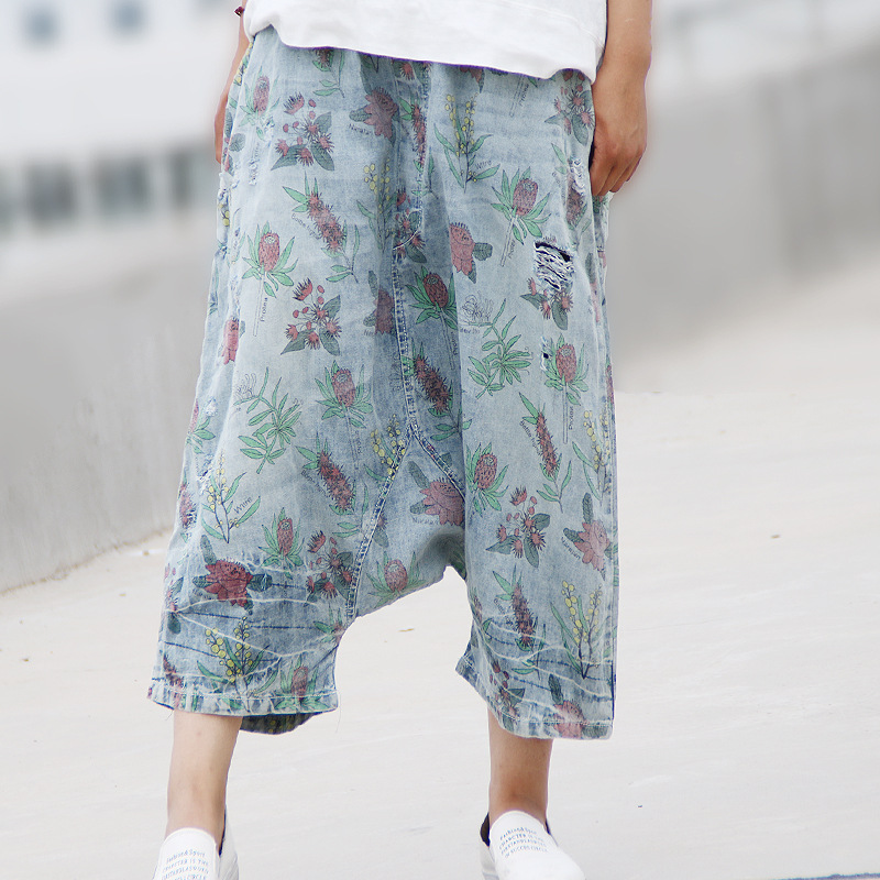 Pantalones señora Señ_ora con pantalon ajustado(casi. Jeans ajustados en el parque. ARRIMON ZOOM universitaria jeans ajustados. Chica nalgona en jeans ajustados. Chavita nalgona con pantaló_n ajustado. Hermoso culo con jeans ajustados a sus nalgas.
