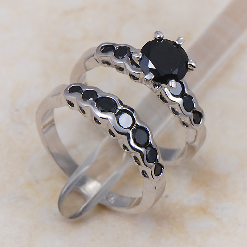 Wedding rings with onyx