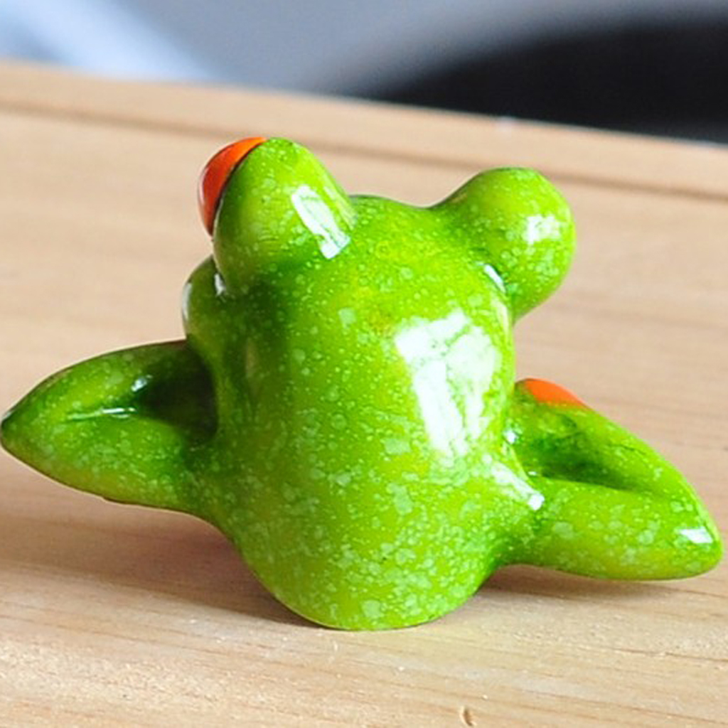 Pair of Resin Novelty 3D Craft Frog Office Desk Computer Sticker Decor 