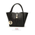2017 new fashion women messenger bag crocodile pattern LASH bag hand shoulder messenger bag