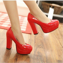 2016 New Fashion Multi-color PU Japanned Leather High-heeled Pumps Platform Thick Heel Bridal Shoes Wedding Shoes Single Pumps