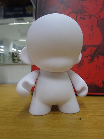 blank vinyl toy