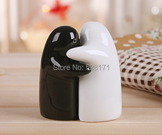 Free Shipping Ceramic Kisses and Hugs Salt And Pepper Shakers Wedding Favor/Gift/Paty Favor (Set of 12 Boxes)