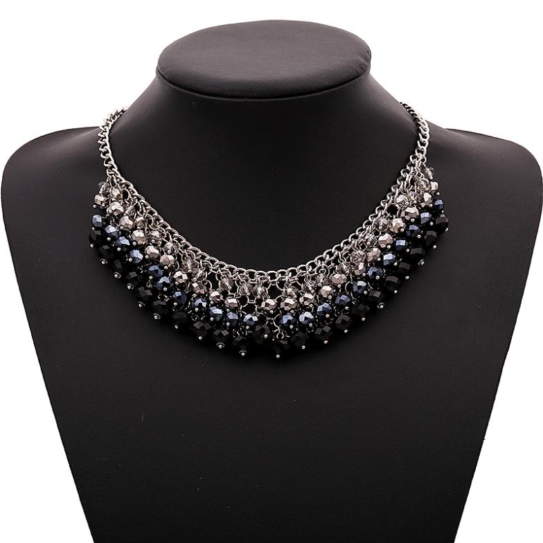 Black Rhinestone Sexy Lady Wearing A Long Section Of the Classic Style Round Crystal Pendant Necklace