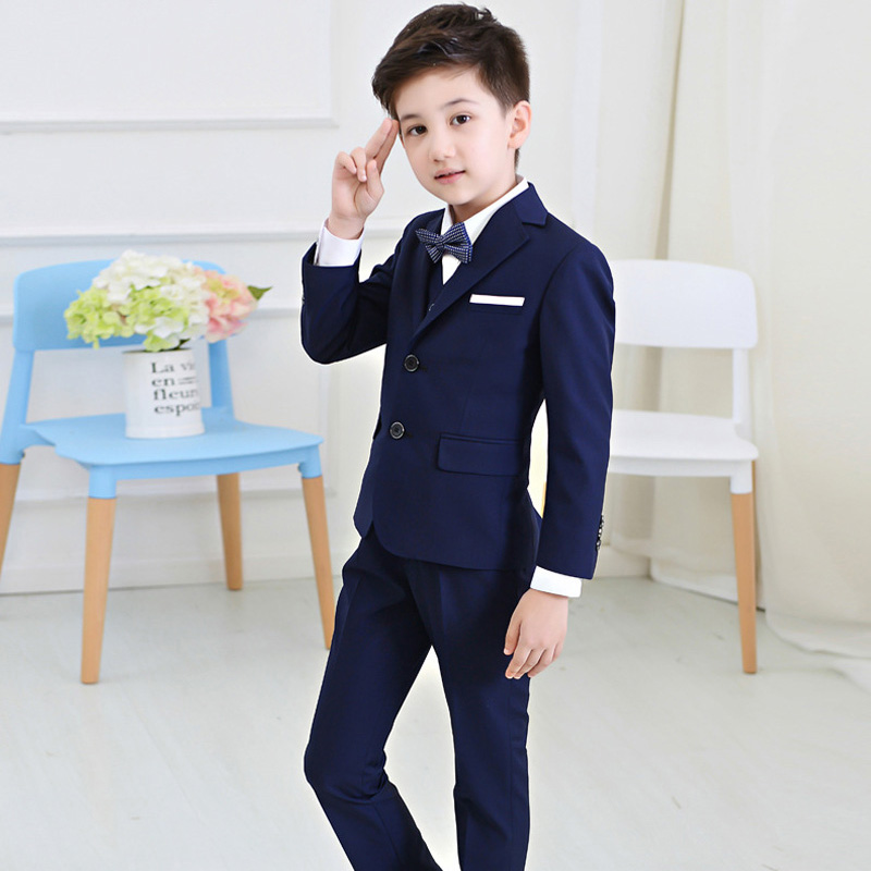 Ropa de vestir para niños La marca comenzó en con ropa de bebé de gran calidad, tuvo un espacio en los grandes almacenes Nordstrom en , y ha crecido hasta ser una de las favoritas de los famosos para vestir a .