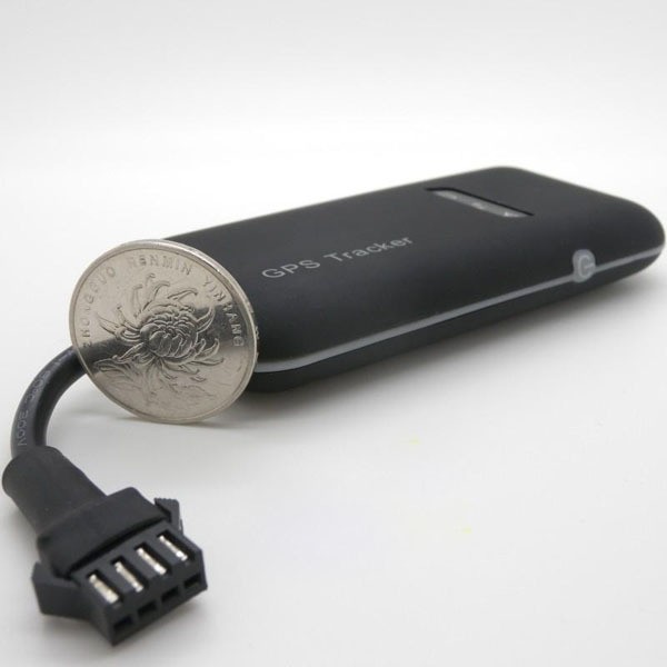 Newest-GPRS-tracker-GT02D-Listen-in-and-cut-off-car-power-oil-remotely-SOS-shock-alarm (3)