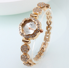 Oro con incrustaciones de diamantes relojes de pulsera para mujer de la pulsera relojes mujer coreana relojes tipo de flor pequeña dial correa de reloj de cuarzo