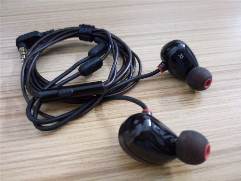 KZ ZS1/KZ ZS2 In-ear Earphone MP3 Music Wired Stereo Headset HiFi Noise Cancelling Earbuds Dual Driver Earphones With Microphone KZ ZS1/KZ ZS2 In-ear Earphone MP3 Music Wired Stereo Headset HiFi Noise Cancelling Earbuds Dual Driver Earphones With Microphone