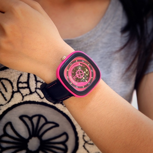 Zegarek damski prostokątna tarcza nietypowy design różne kolory