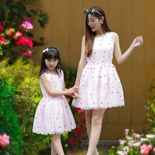New Fashion Women Lace Dresses Family Clothing Dresses for Mummy Daughter Girls Summer Dresses Family Matching Dress Beige Pink