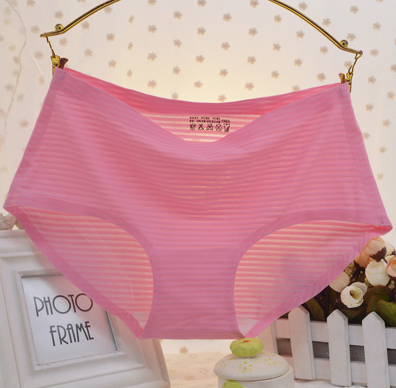 The new ladies Panties a plate of ice silk non-tra...