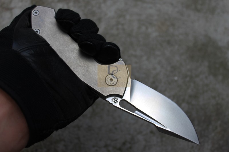 2015 New MG Tyrant Flipper folding knife ball bearing washer N690 blade Bullet holes titanium handle