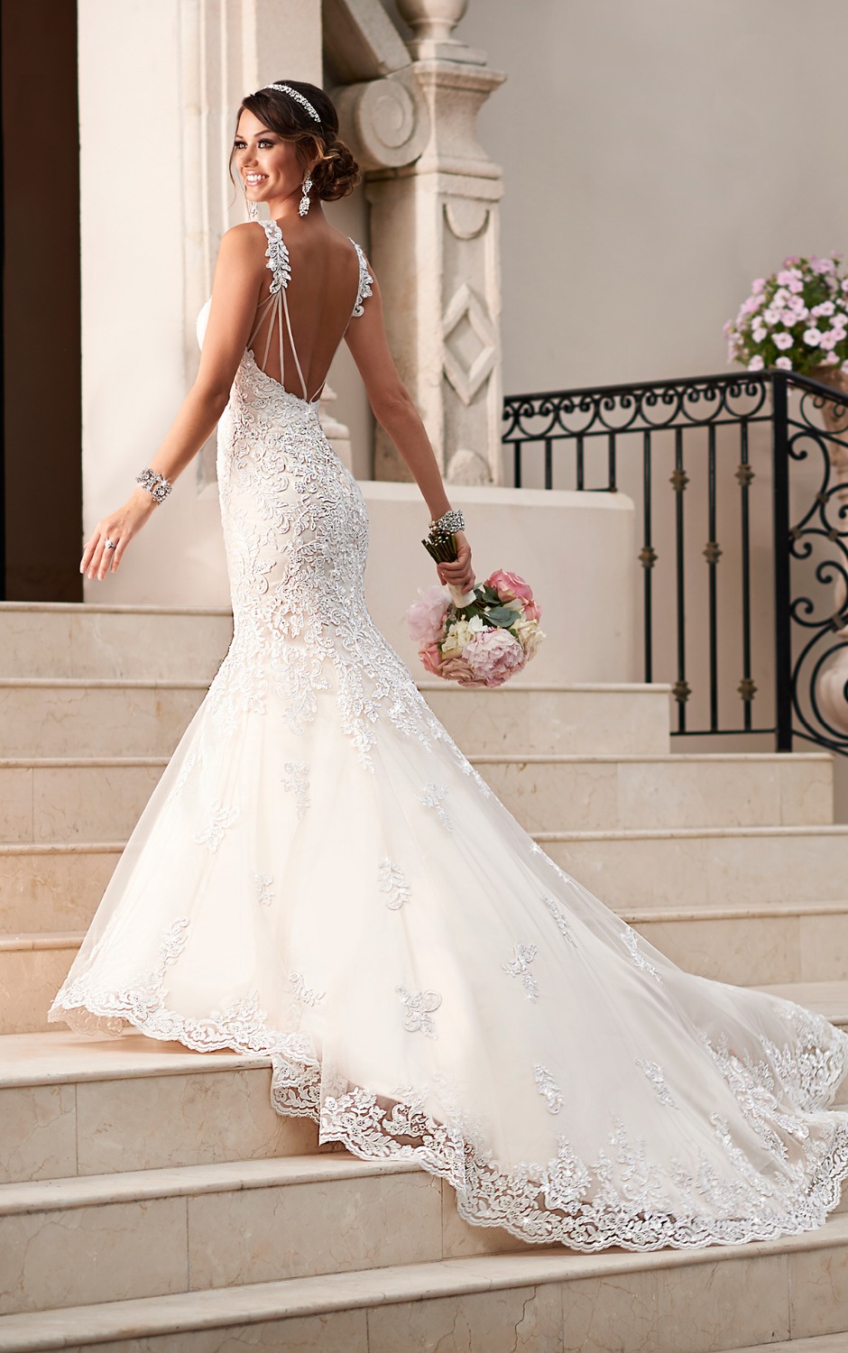 Bare Back Lace Wedding Dresses