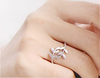 R060 Free shipping new Korean cute Simple Gold Silver Fashion Jewelry Lovely Leaves and Branches Ring