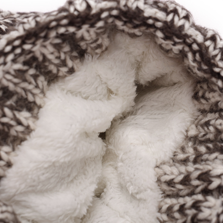 Qualidade chapéus de inverno para mulheres quente Beanie macio Womens com pele Pompom Crochet malha tampas capô quente