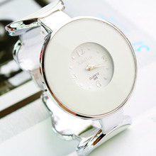 Women’s Quartz Analog Flower Pattern Dial Silver Alloy Band Bracelet xinhua Watch Heart-shaped petals bracelet watch
