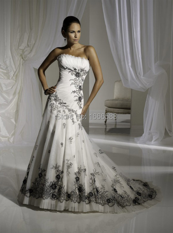 Old Fashioned Lace Wedding Dress - Ocodea.com