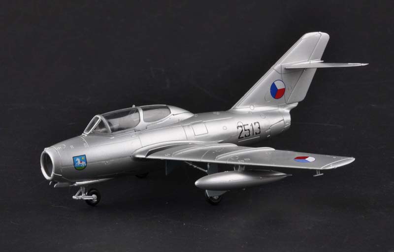 HB brand 1/72 finished hobby model Soviet Union air force MIG-15 UT Fighter model toy airplanes good quality