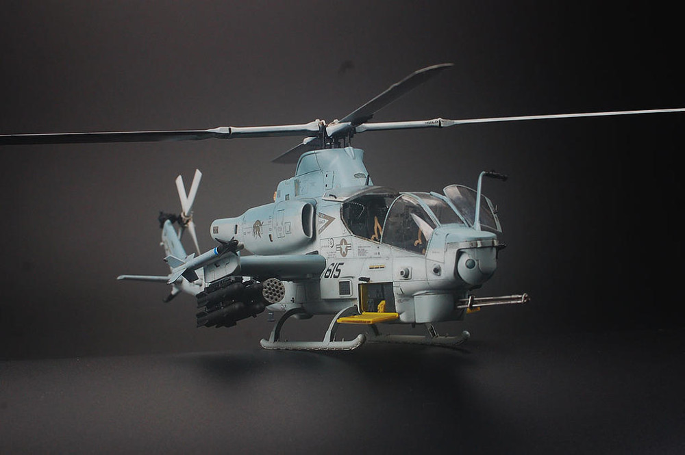 Kitty Hawk 80125 1/48 AH-1Z "Viper"  Assembly model New