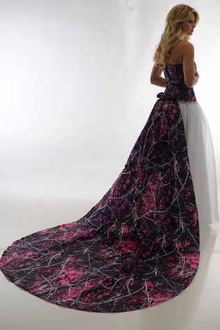 lady camo bridal