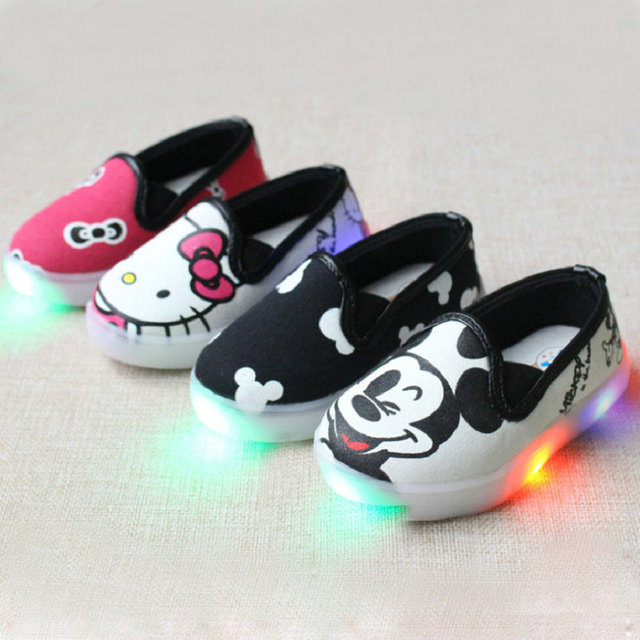 2016 Новый Hello Kitty Дети Света Обувь Для Девочек Ребенка холст Кроссовки Микки LED Тапки Детская Обувь Для Мальчиков Chaussure Enfant