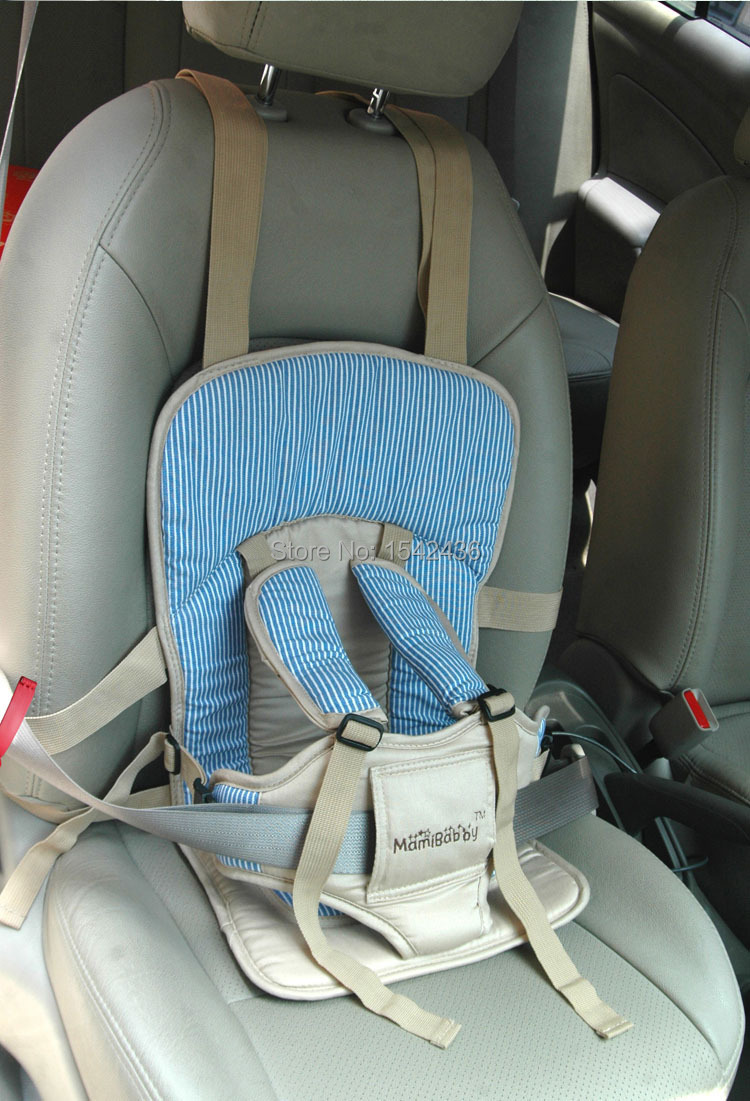 Тканевое детское кресло в машину