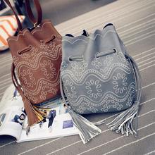 New Leather Retro Ethnic Small Bucket Bag Woman Crossbody Bag Floral Handbag Lady Shoulder Bag Sac Femme Vintage Fringed Handbag