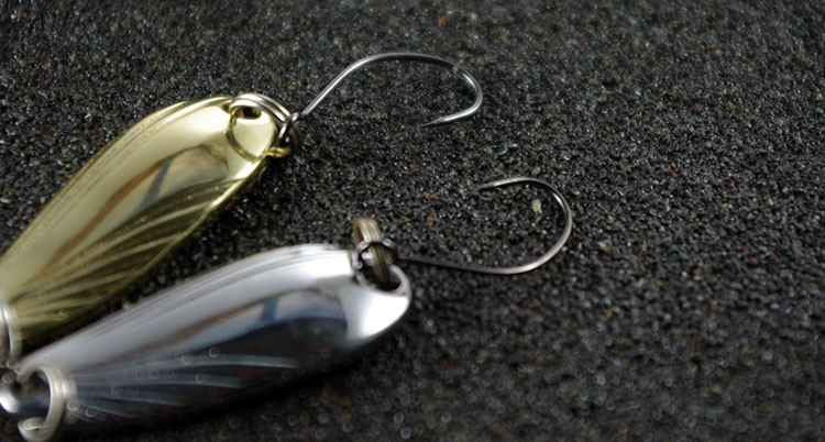 Description Picture 3 of itemFishing Single Hook Spoon Lure Feather Spinner Bait 2 Pieces Lot Sale Shell Jigbait Lures