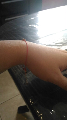 Так долго я еще не получала ни один заказ!!!! Но хорошо что все же получила. Продавец шел на контакт, даже когда открыла спор. К качеству претензий нет. Точно как на фото. Узелки сразу закрепила. Все хорошо, но доставка очень долгая.